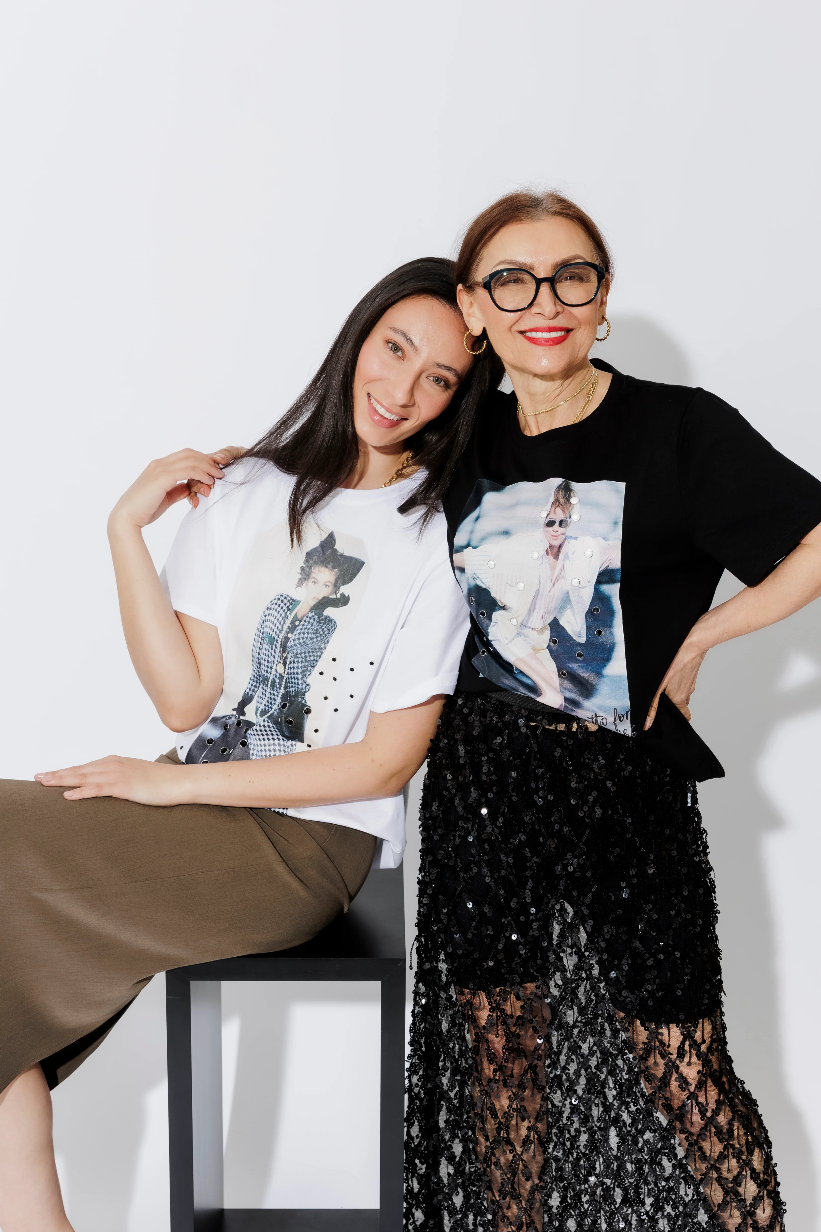 Black Mode Magazine T-Shirt - Image 5